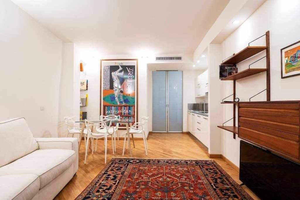Brera Area Lovely Apt Close To Piazza Duomo Милан Экстерьер фото